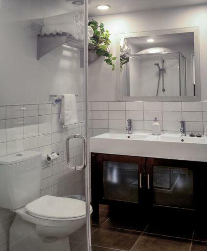 Central, Modern Loft Style Home - 2 Min Walk From Town Квинстаун Экстерьер фото