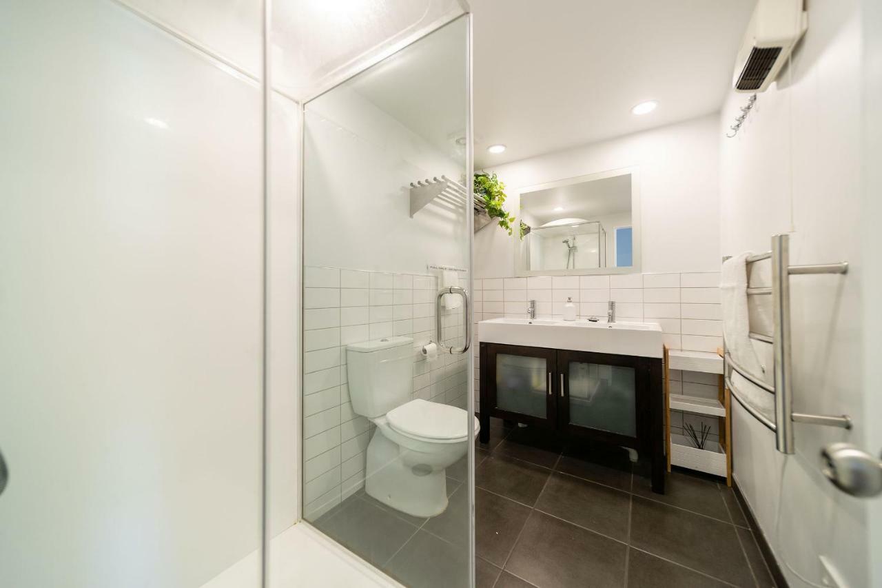 Central, Modern Loft Style Home - 2 Min Walk From Town Квинстаун Экстерьер фото